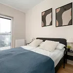 Apartment Spacious With Parking & Balcony By Renters Lodz