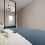 Apartment Spacious With Parking & Balcony By Renters *