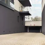 Spacious With Parking & Balcony By Renters Lodz