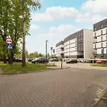 Spacious With Parking & Balcony By Renters Apartment *