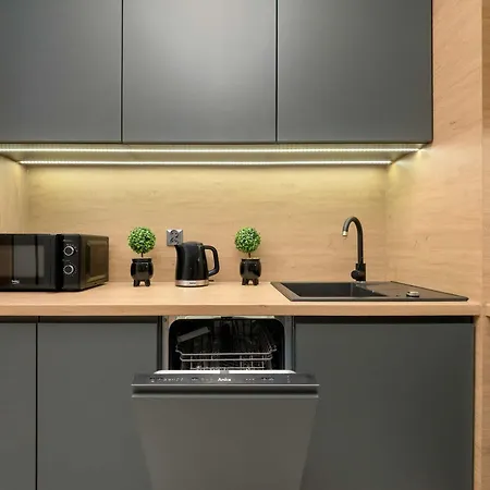 Spacious With Parking & Balcony By Renters