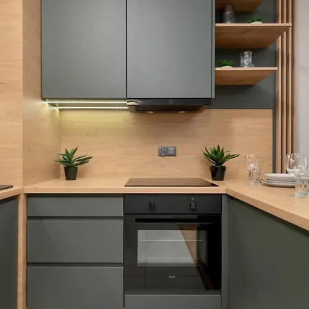 Spacious With Parking & Balcony By Renters *