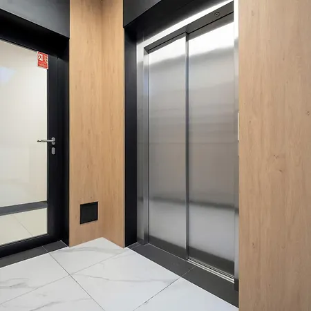 Spacious With Parking & Balcony By Renters 公寓 罗兹
