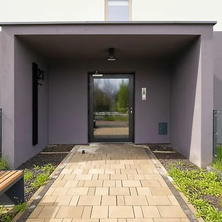 Spacious With Parking & Balcony By Renters 公寓 罗兹