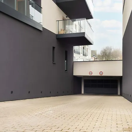 Spacious With Parking & Balcony By Renters 罗兹