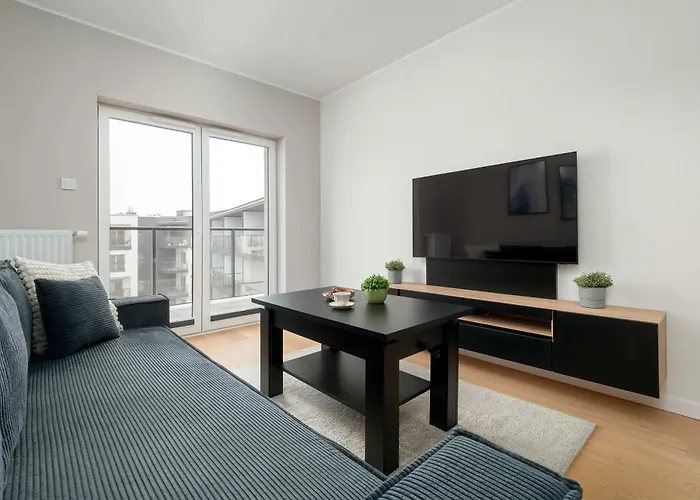 Spacious With Parking & Balcony By Renters Lejlighed *