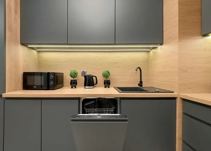 Spacious With Parking & Balcony By Renters