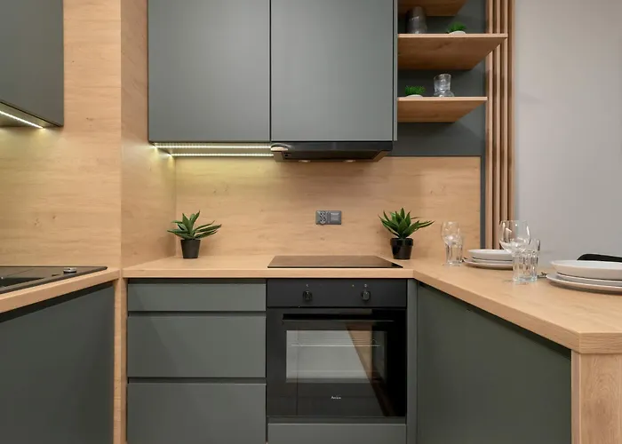 Spacious With Parking & Balcony By Renters *