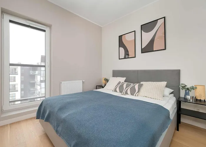 Spacious With Parking & Balcony By Renters Lejlighed