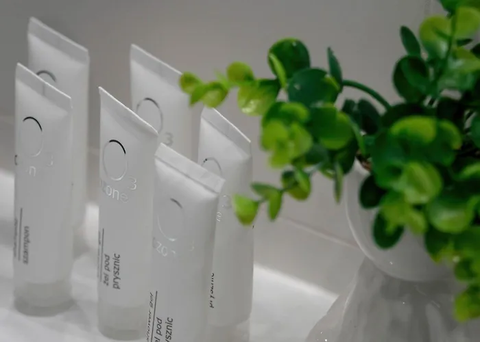 Spacious With Parking & Balcony By Renters Lejlighed