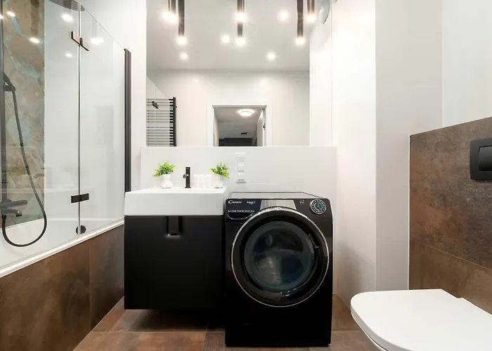 דירה Spacious With Parking & Balcony By Renters לודז'