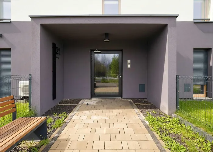 Spacious With Parking & Balcony By Renters דירה לודז'