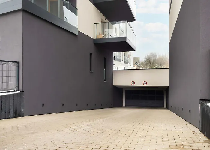 Spacious With Parking & Balcony By Renters לודז'